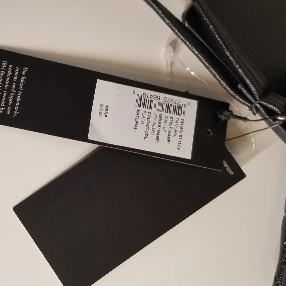 *NWT* Tahari Wristlet/Crossbody